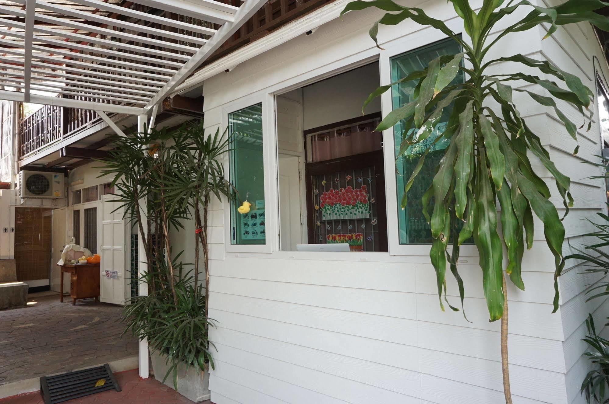 Baan Park Raak Backpacker Hostel Chiang Mai Exterior photo