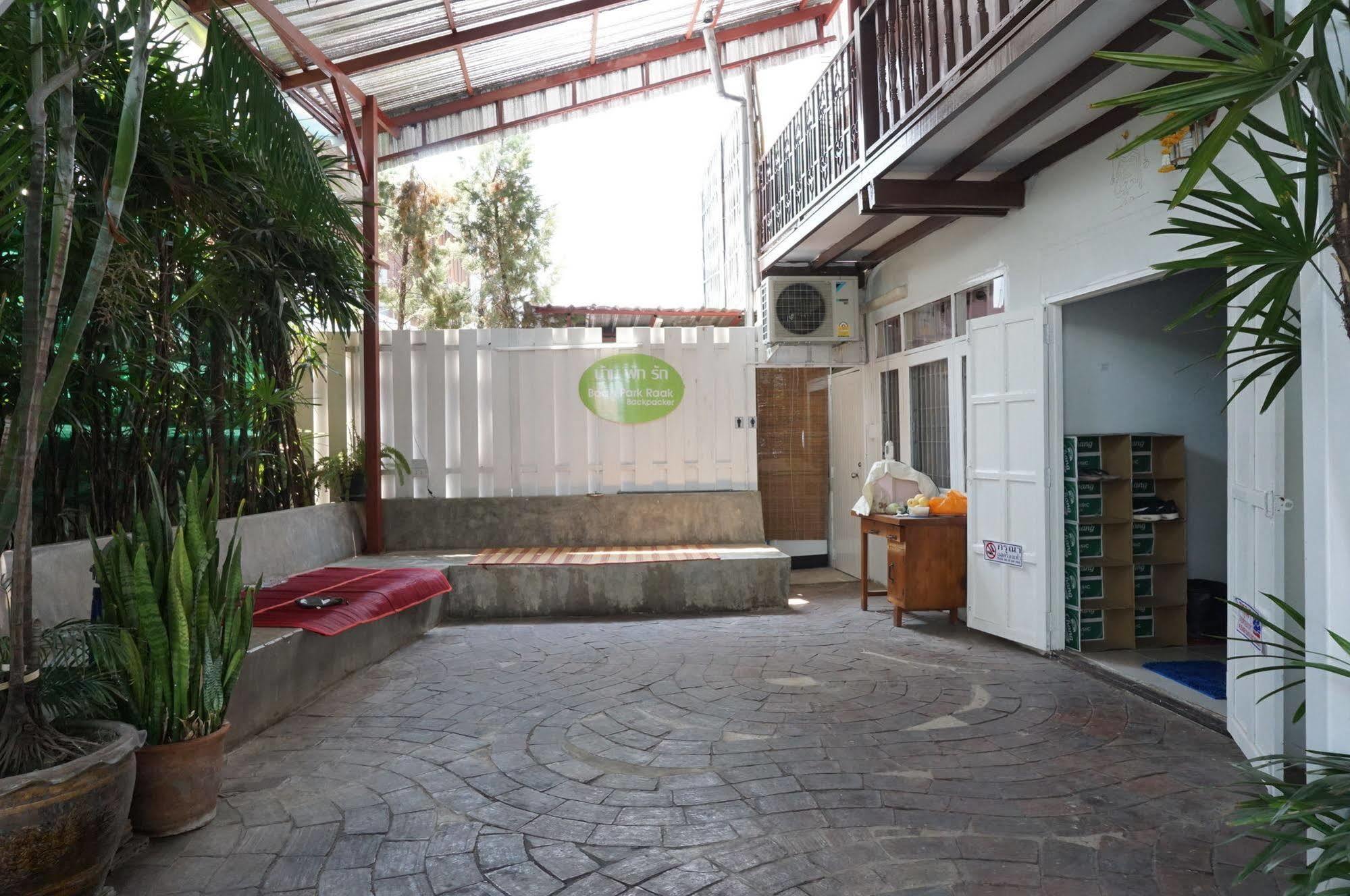 Baan Park Raak Backpacker Hostel Chiang Mai Exterior photo